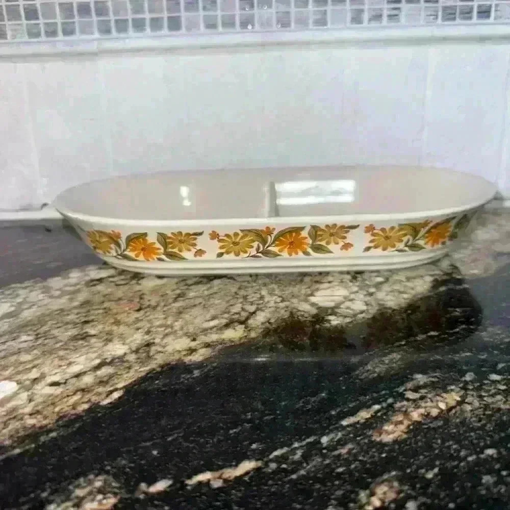 Capri Bake Serve N Store Stoneware Serving Dish White Orange, VINTAGE!